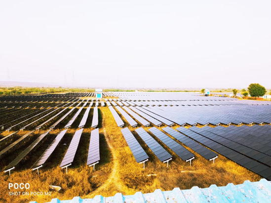 Image de Centrale solaire photovoltaïque raccordée au réseau dans le district de Kutchh au Gujarat 